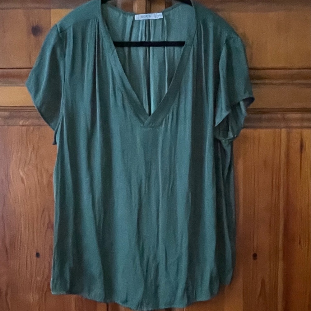 Ricki’s green short sleeve v neck blouse